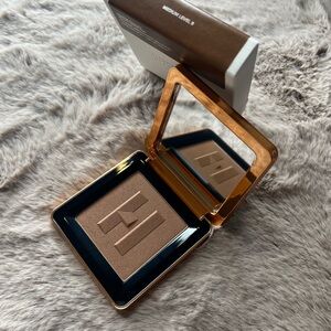 Haus Labs Medium Level 8 Bronzer